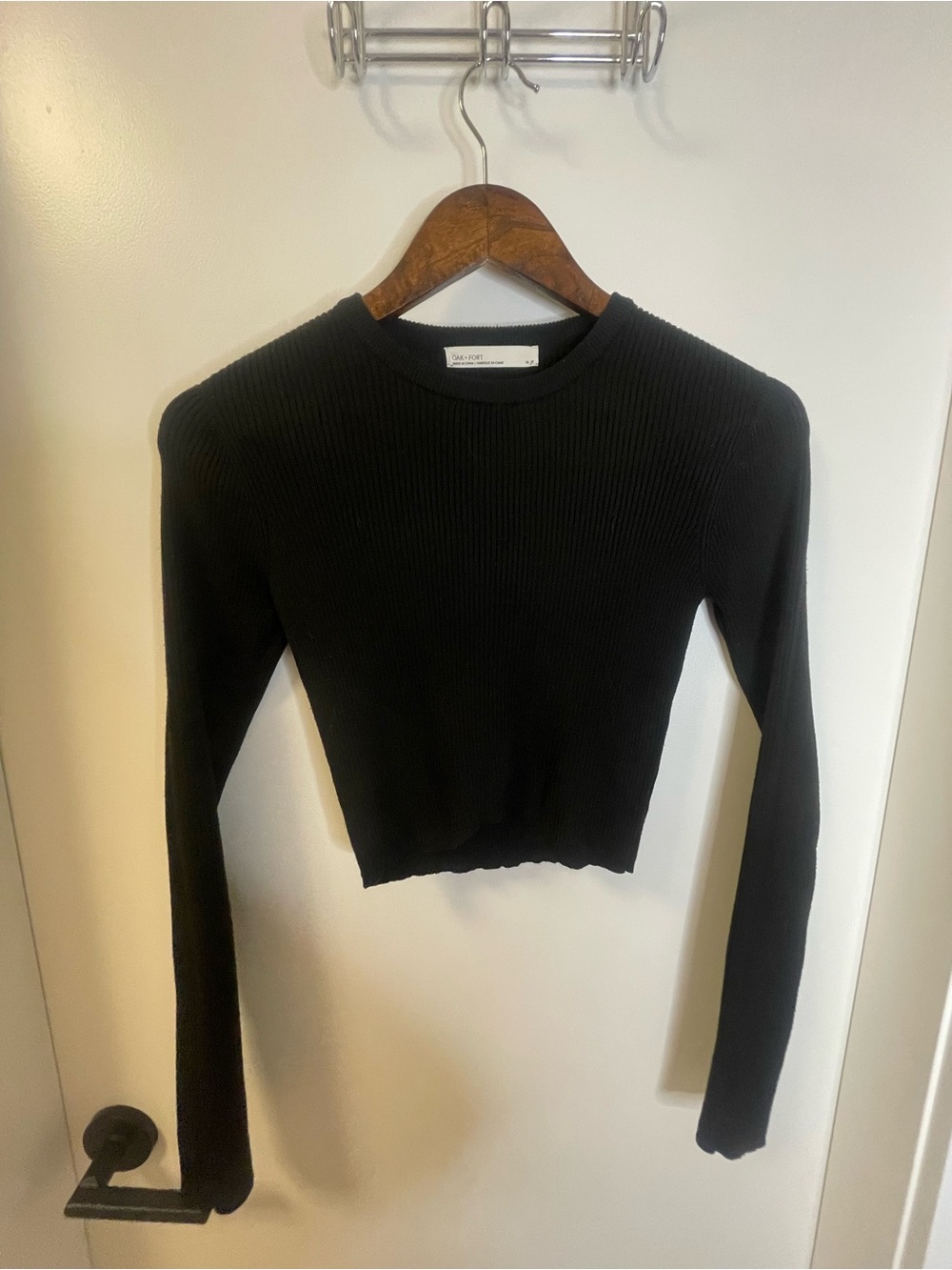 OAK + FORT Black Ribbed Long-Sleeve Cropped Crewneck size xs